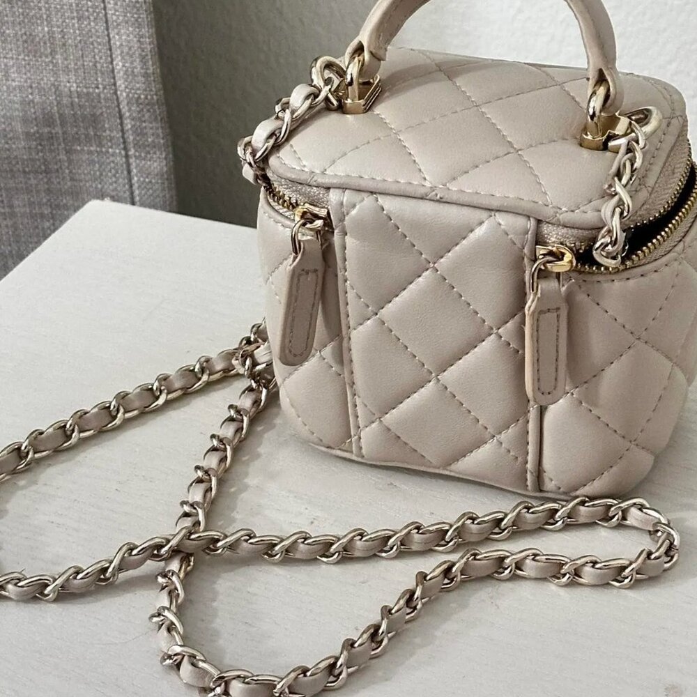 Chanel Handbag - Picture 4 of 5